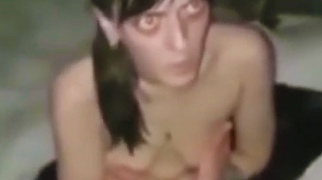 Закладчицу и ее ебаря наказали спортики / Раздели и дали пизды / Облили зеленкой / Обстригли волосы